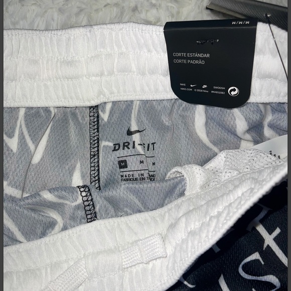 **SOLD** 🆕 Boys Nike Dri-Fit Basketball Short - Picture 3 of 4